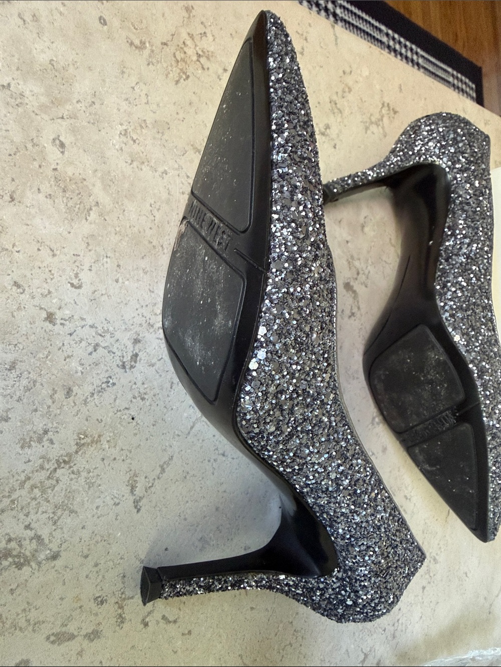 EUC NINE WEST Glitter Pointed Toe Pumps Heels Silver Pewter Gunmetal Metallic - Picture 6 of 6
